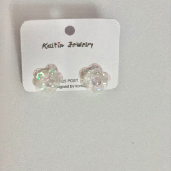 Iridescent Sequin Handmade Flower Stud Earrings - Picture 2 of 6